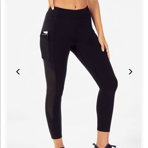 NWOT Fabletics Trinity Mid Rise 7/8 Pocket Legging